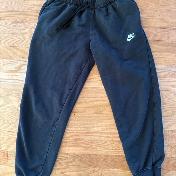 Nike Jogger Sweatpants - Picture 3 of 5